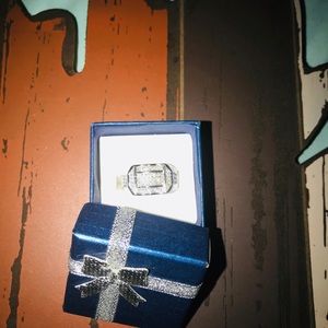 🌼Mans silver ring w/ cz stones